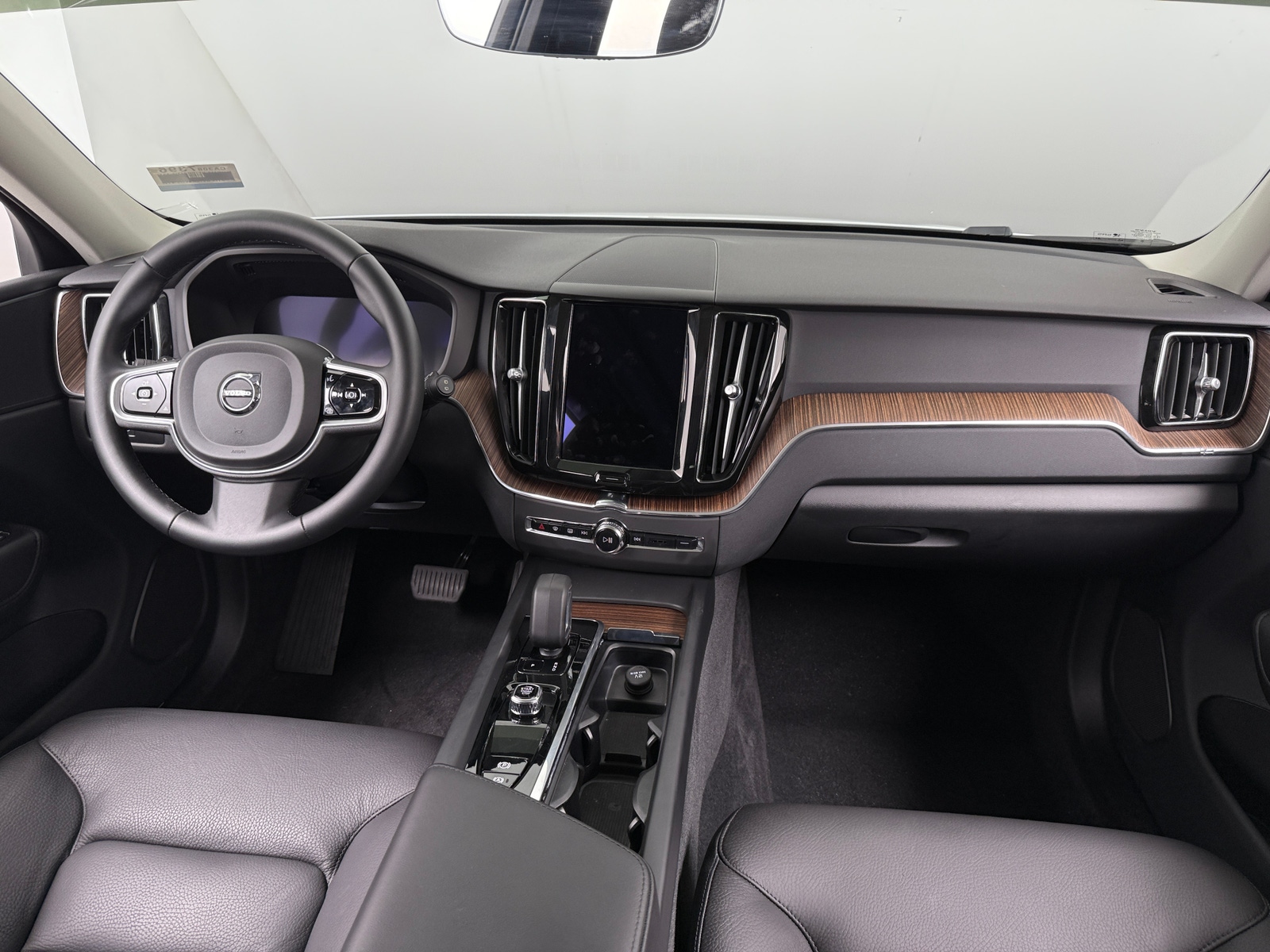 Thumbnail: 2023 Volvo XC60 - 3