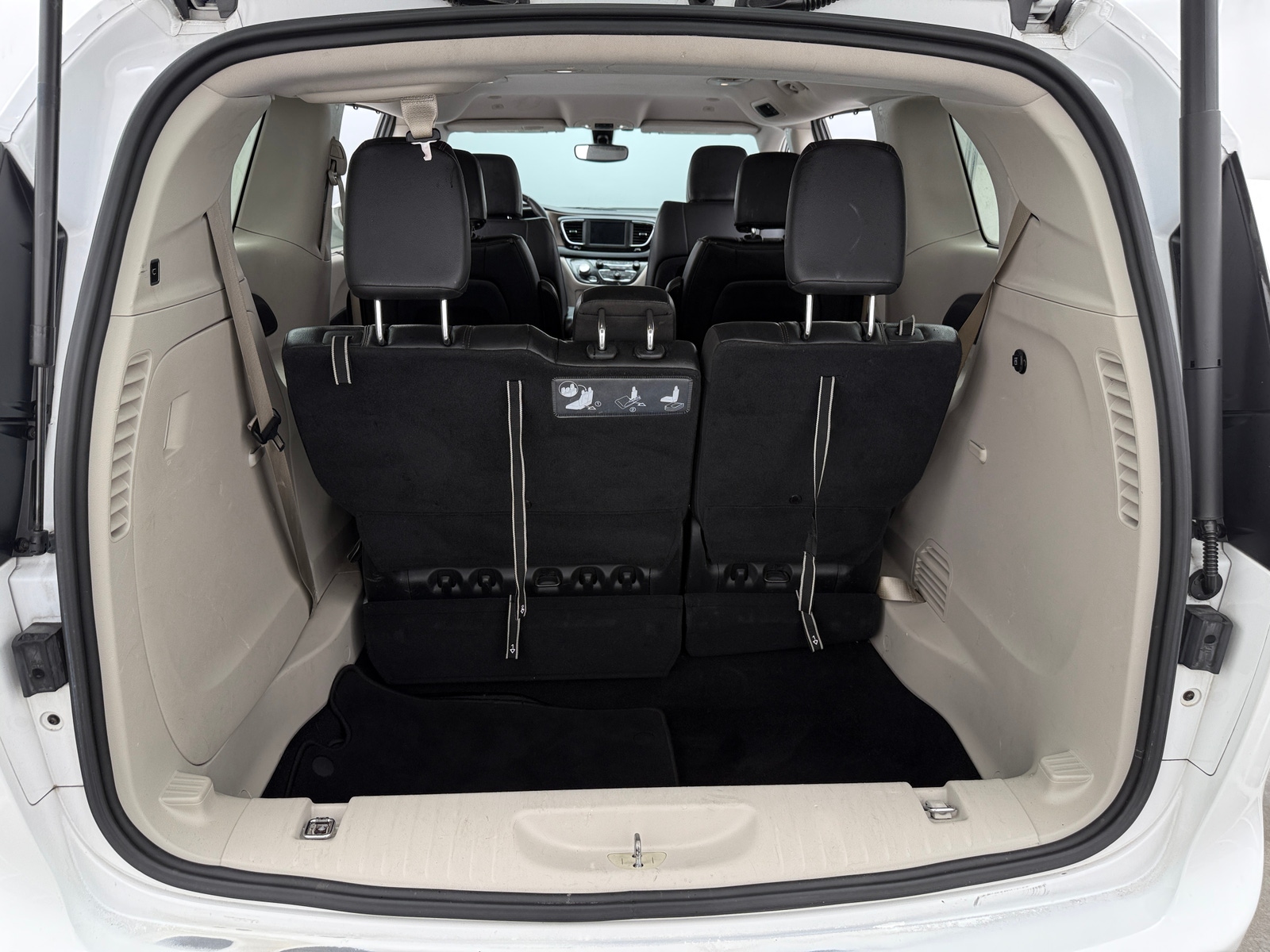 Thumbnail: 2018 Chrysler Pacifica - 6