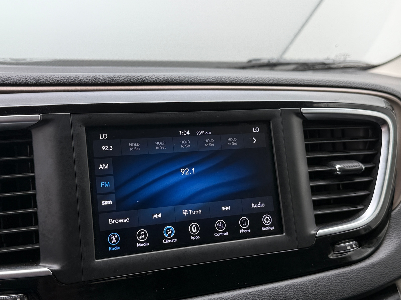 Thumbnail: 2018 Chrysler Pacifica - 3