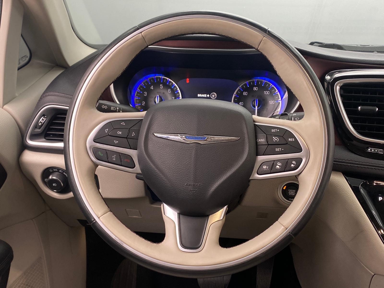 Thumbnail: 2017 Chrysler Pacifica - 4