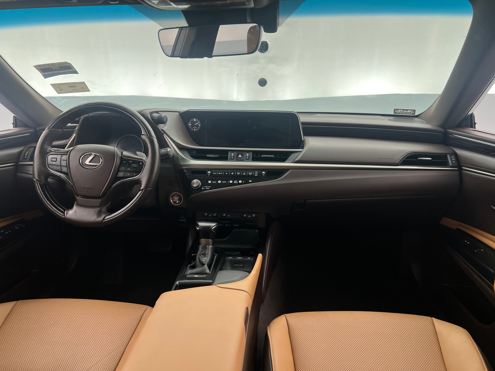 Thumbnail: 2021 Lexus ES - 3