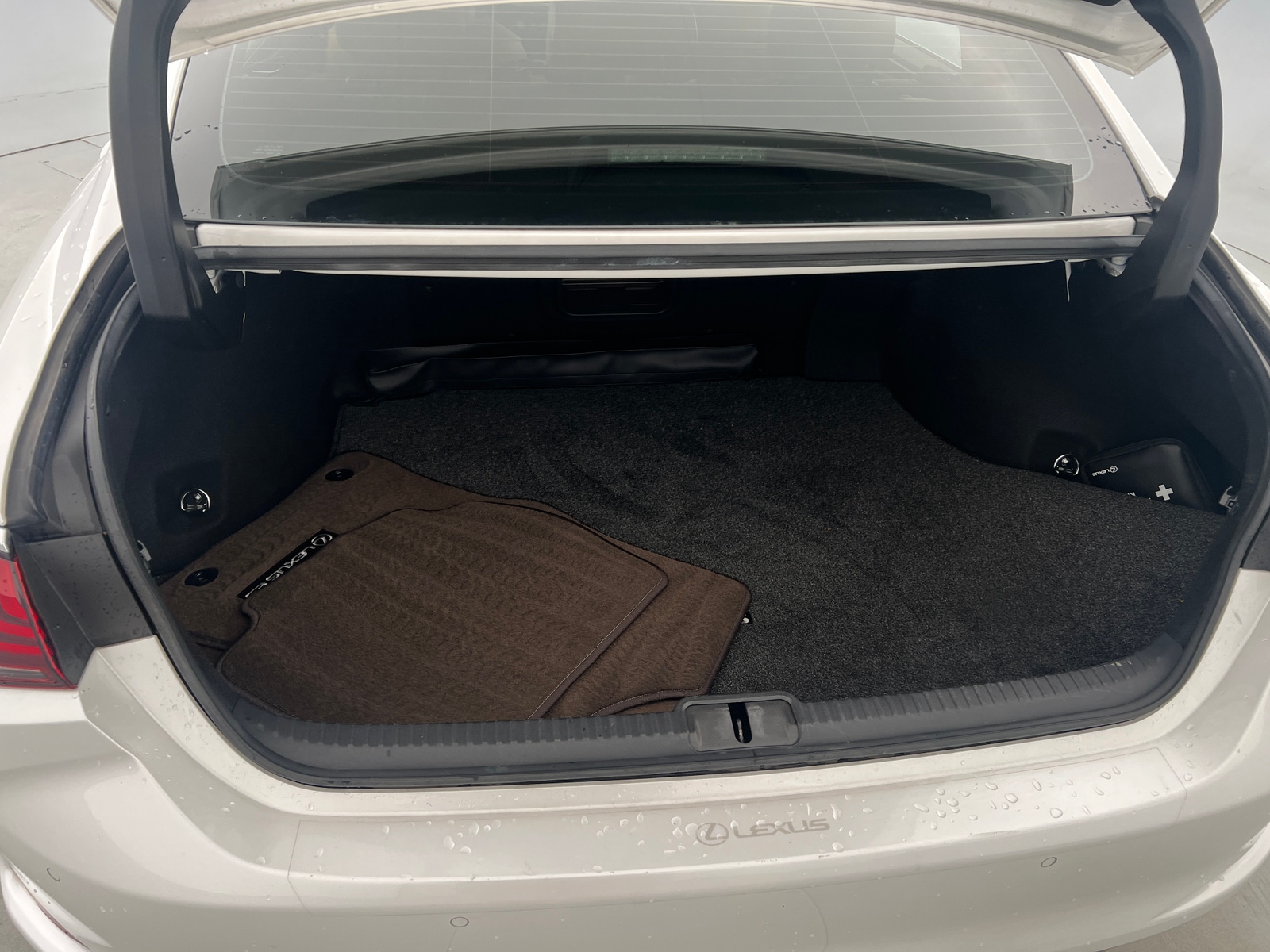Thumbnail: 2021 Lexus ES - 7