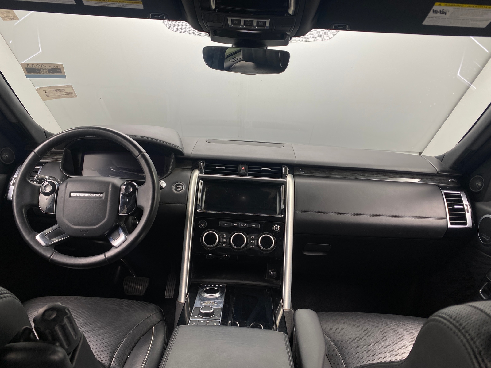 Thumbnail: 2020 Land Rover Discovery - 3