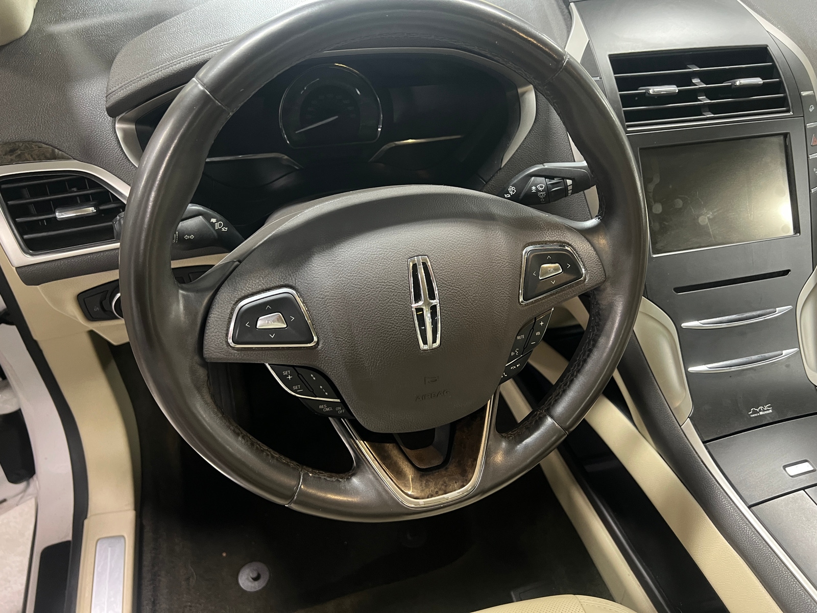 Thumbnail: 2015 Lincoln MKZ - 4