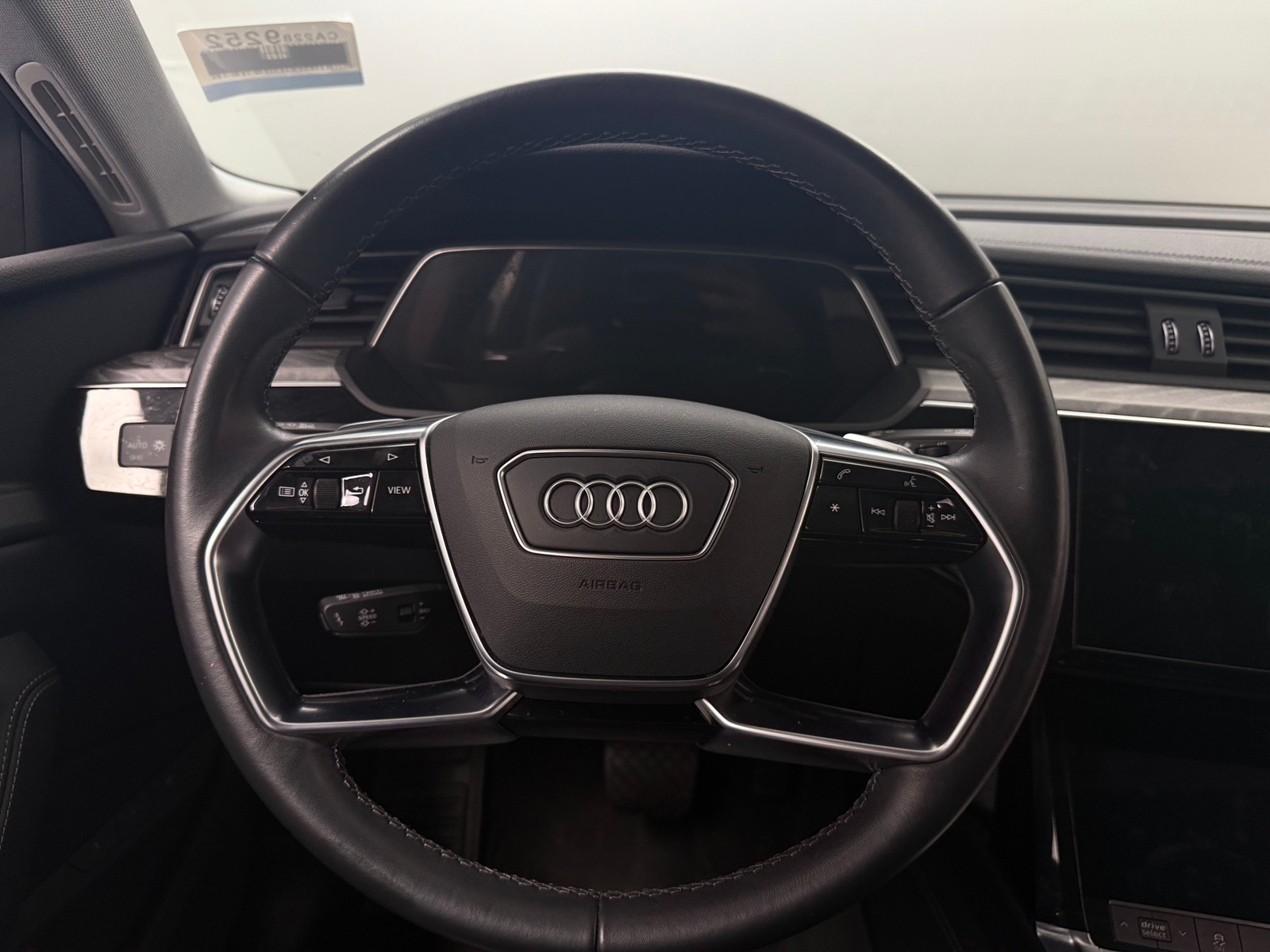 Thumbnail: 2022 Audi e-tron - 4