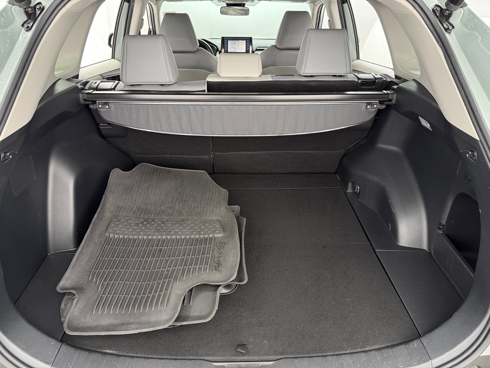 Thumbnail: 2019 Toyota RAV4 - 6