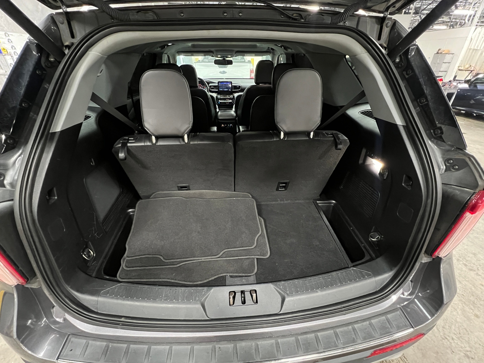 Thumbnail: 2021 Ford Explorer - 7