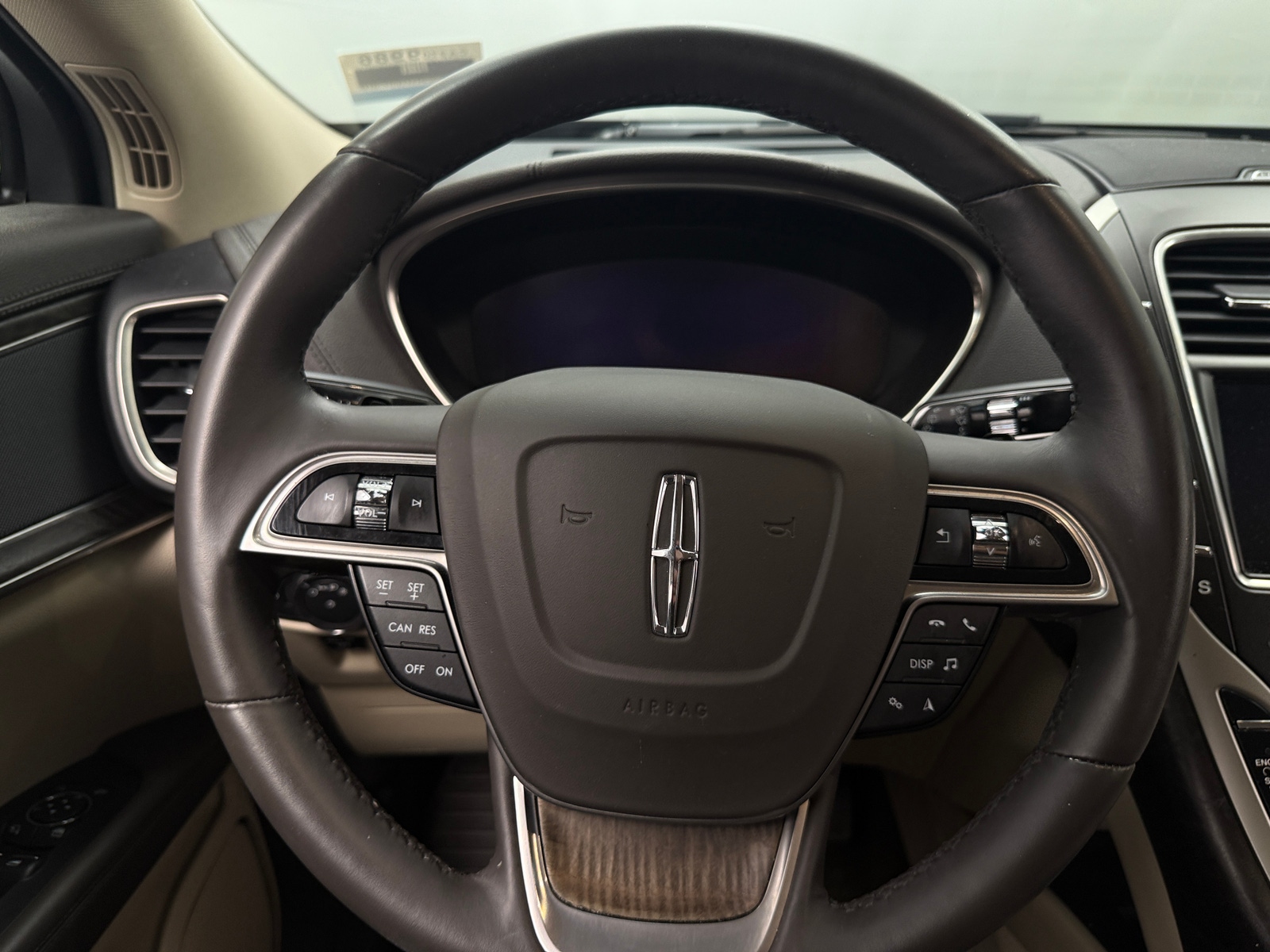 Thumbnail: 2019 Lincoln Nautilus - 4
