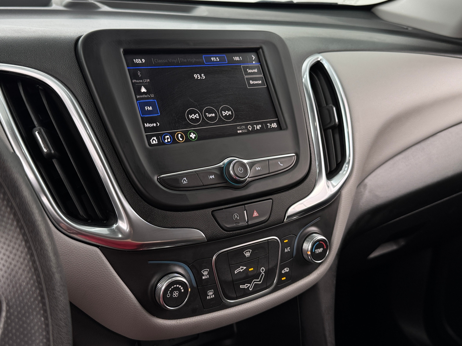 Thumbnail: 2022 Chevrolet Equinox - 4