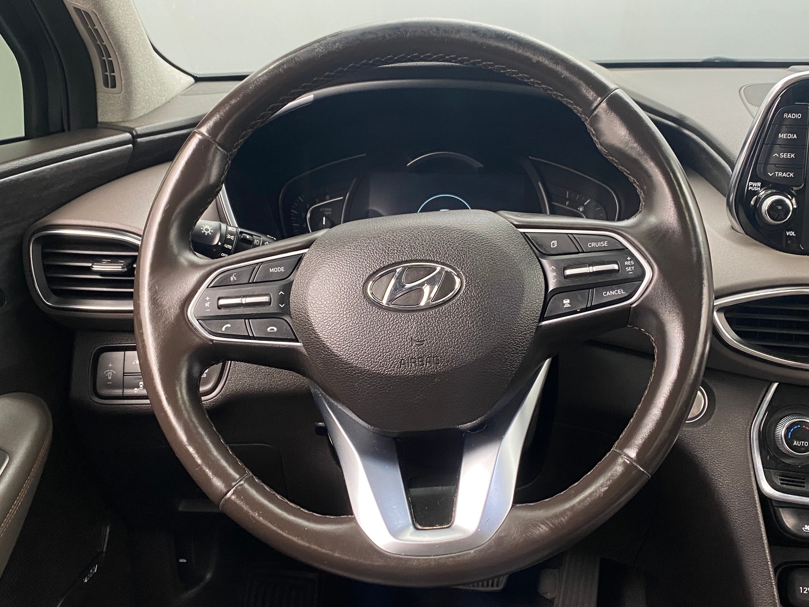 Thumbnail: 2020 Hyundai Santa Fe - 4