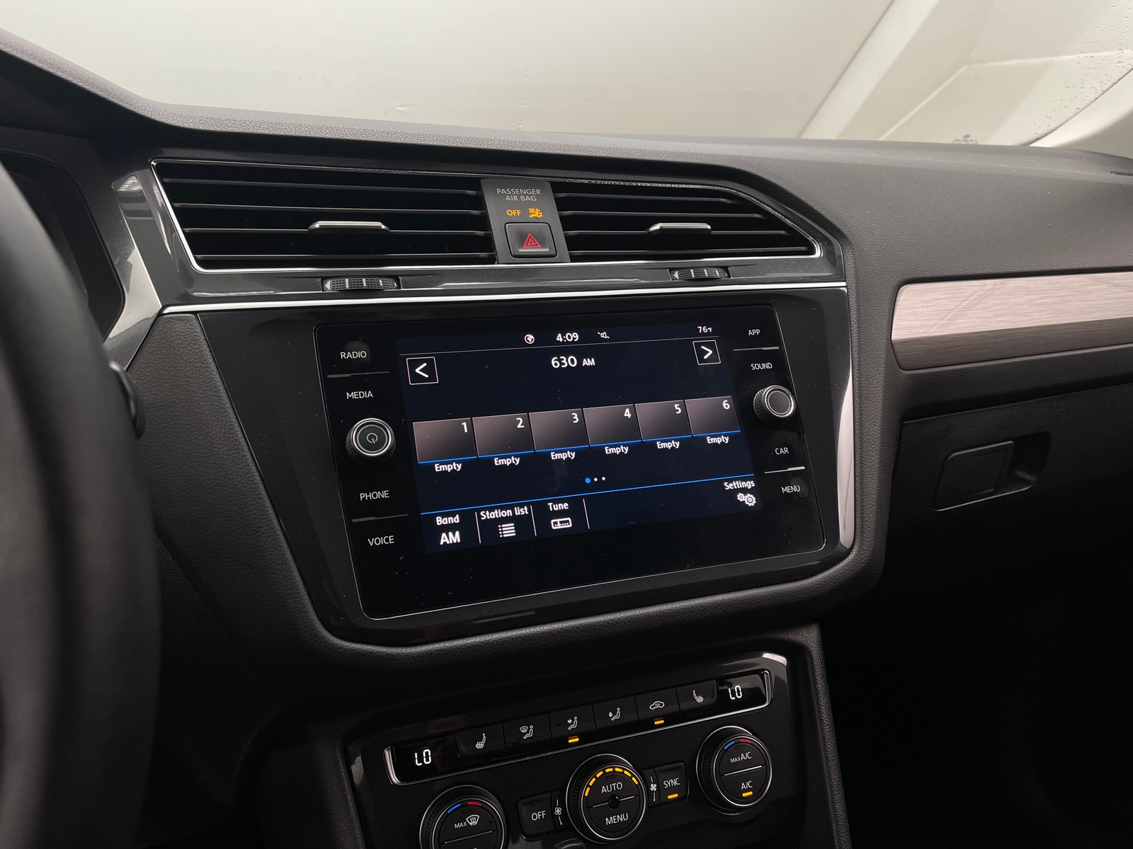 Thumbnail: 2020 Volkswagen Tiguan - 3