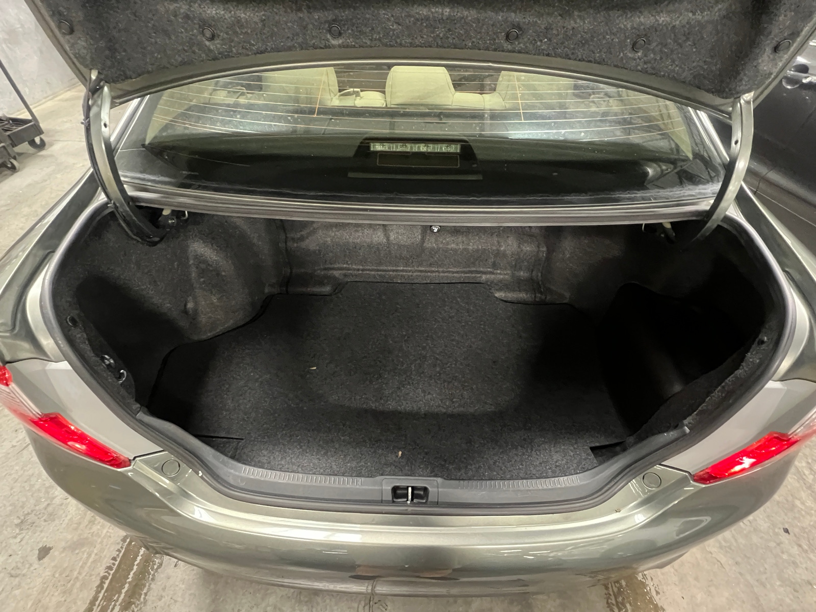 Thumbnail: 2012 Toyota Camry - 6
