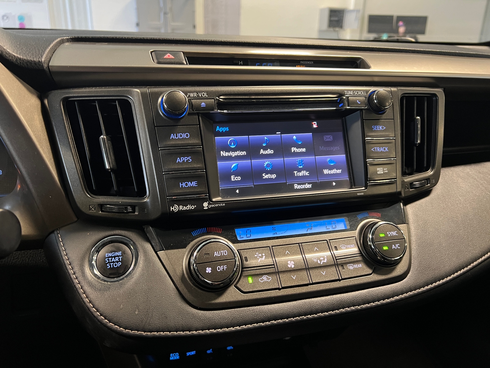 Thumbnail: 2014 Toyota RAV4 - 3