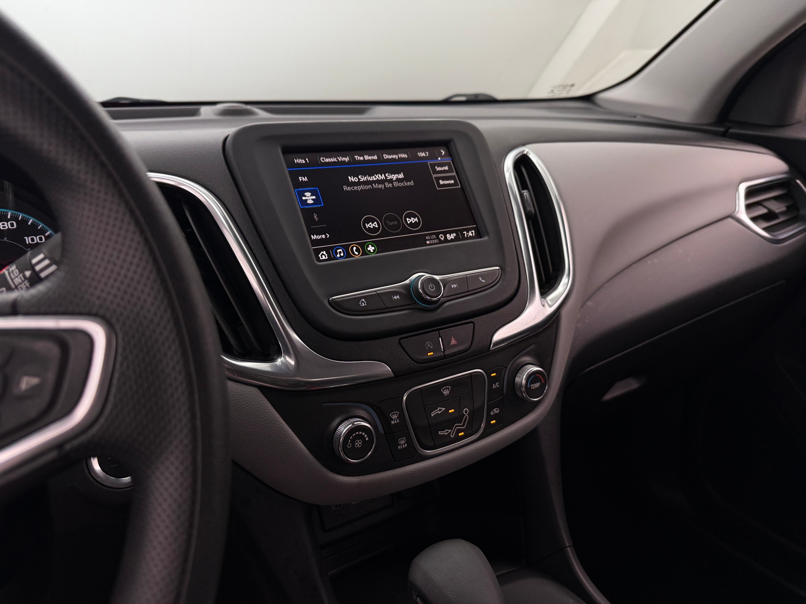 Thumbnail: 2022 Chevrolet Equinox - 4