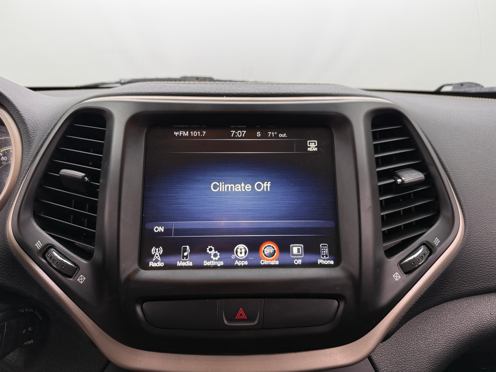 Thumbnail: 2017 Jeep Cherokee - 4