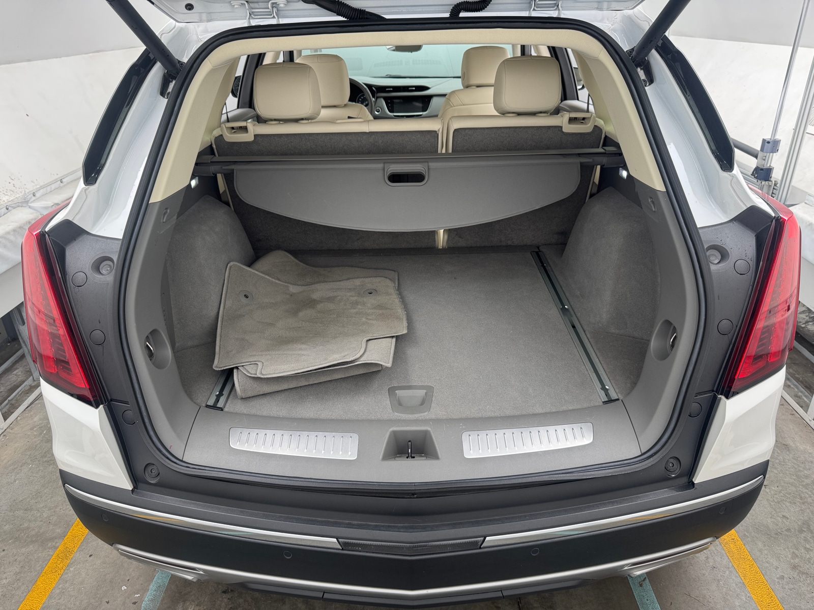 Thumbnail: 2023 Cadillac XT5 - 6