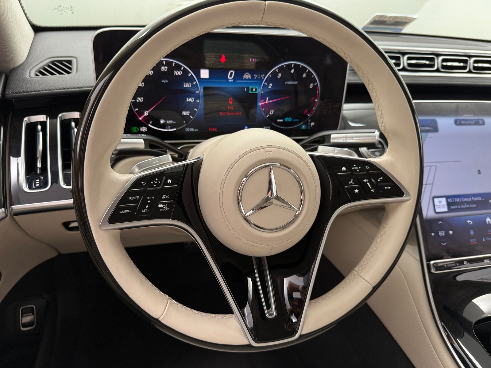 Thumbnail: 2022 Mercedes-Benz S-Class - 4