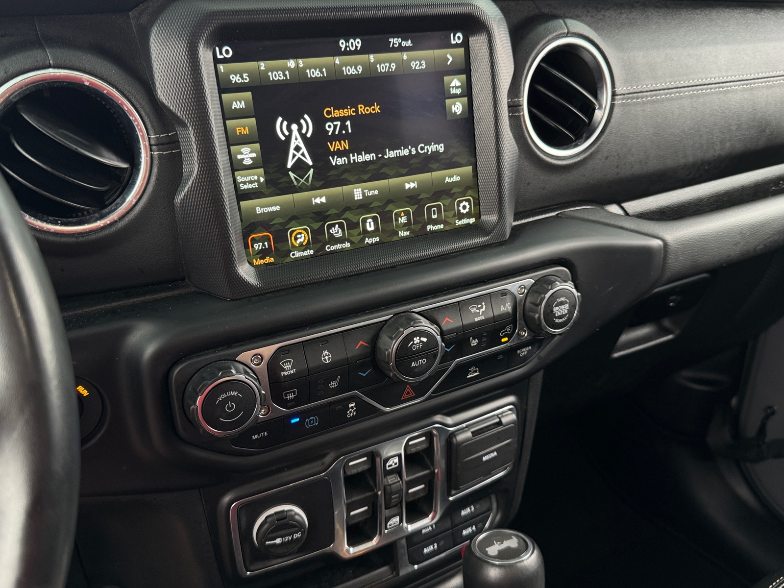 Thumbnail: 2022 Jeep Wrangler - 3