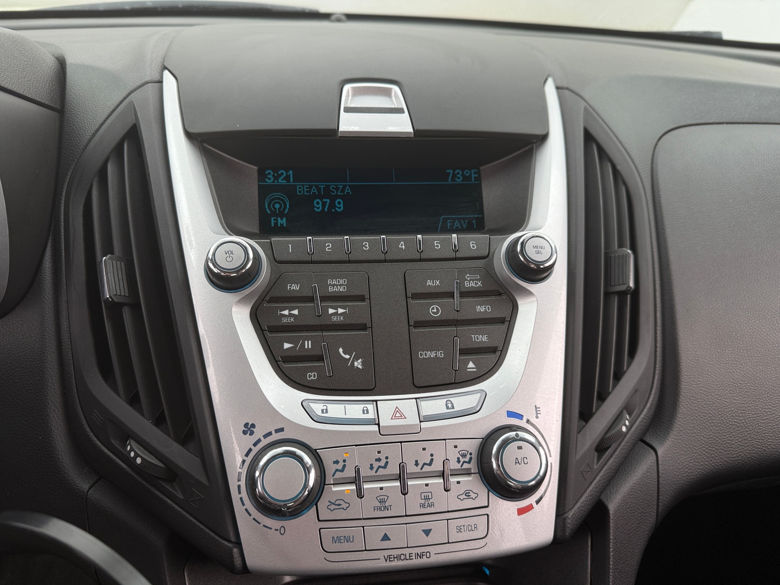 Thumbnail: 2015 Chevrolet Equinox - 4