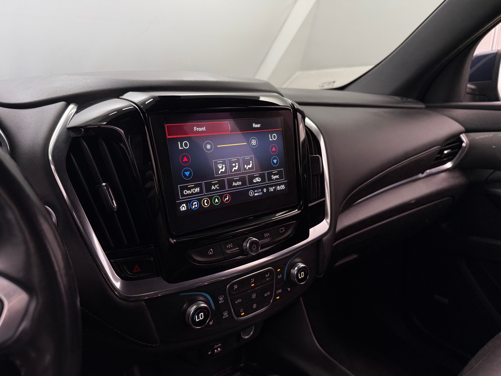 Thumbnail: 2022 Chevrolet Traverse - 3