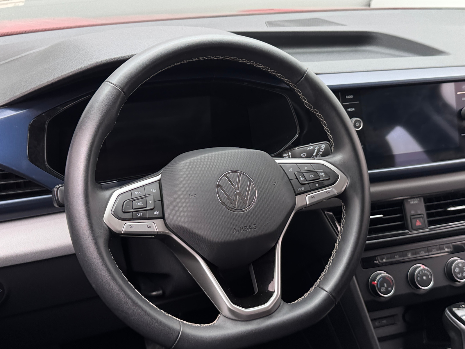 Thumbnail: 2022 Volkswagen Taos - 4