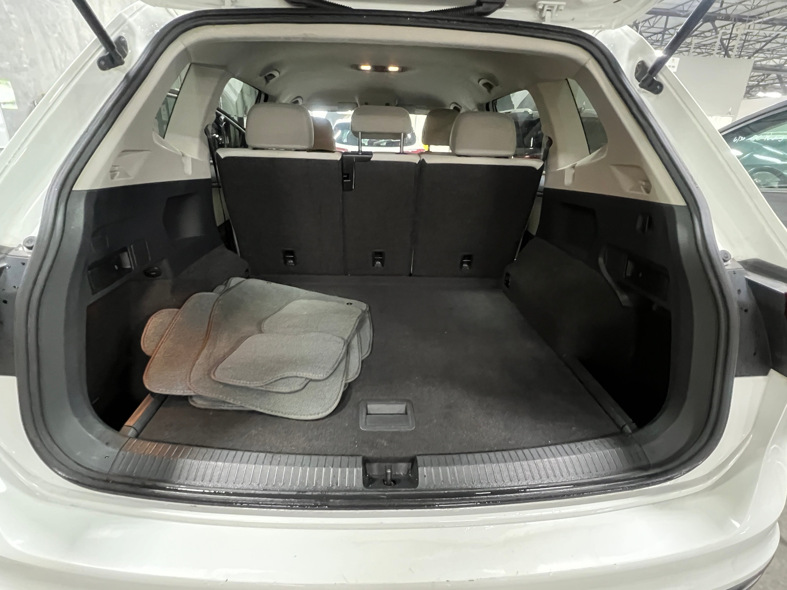 Thumbnail: 2018 Volkswagen Tiguan - 7