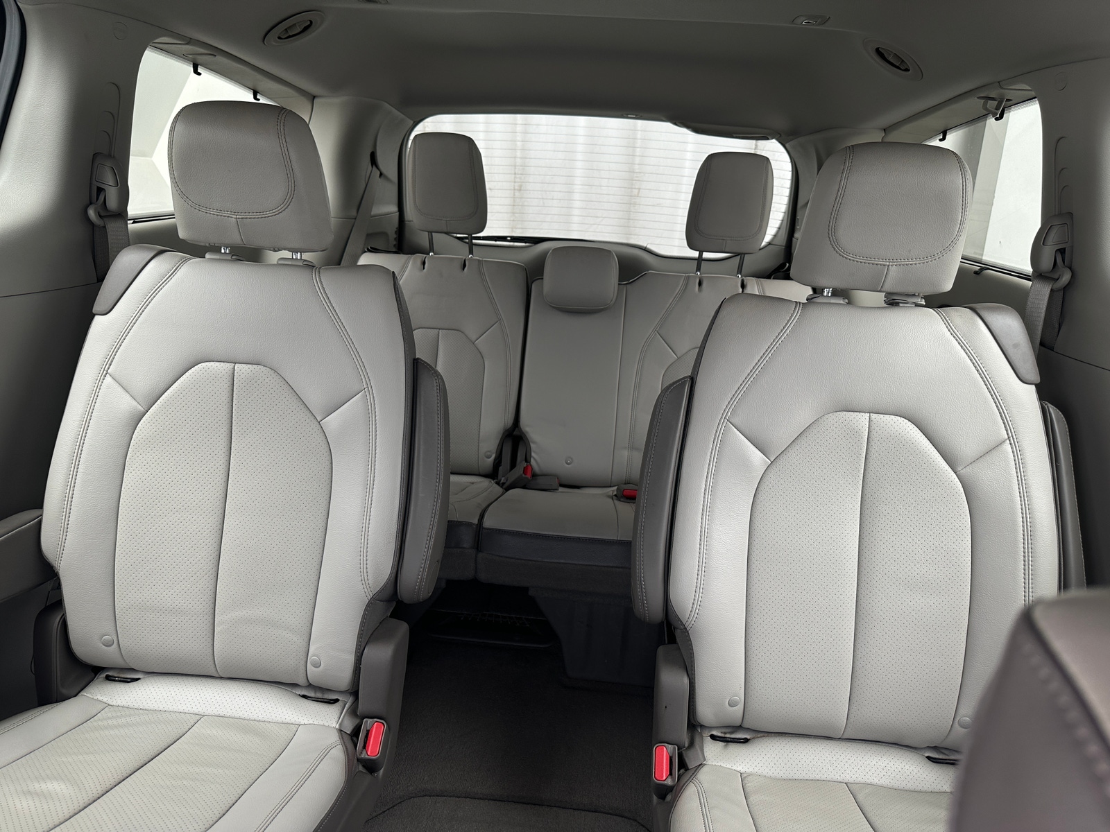 Thumbnail: 2018 Chrysler Pacifica - 5