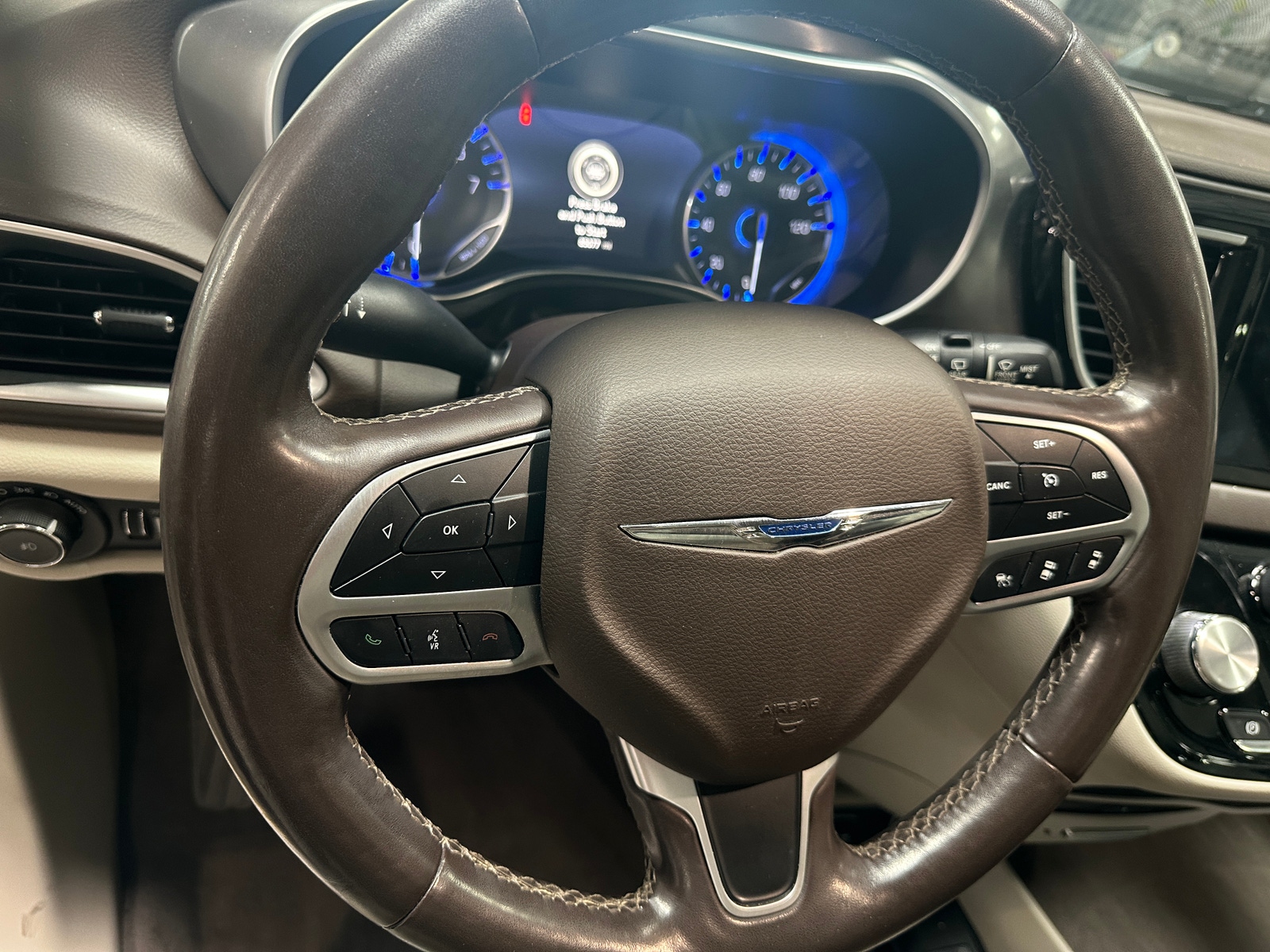 Thumbnail: 2018 Chrysler Pacifica - 4