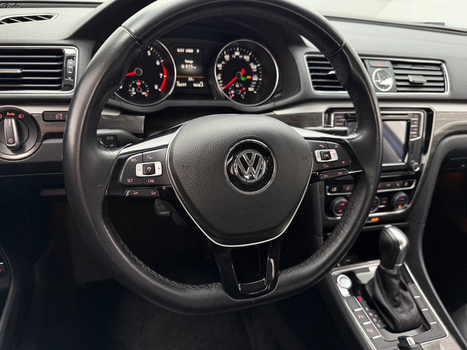 Thumbnail: 2017 Volkswagen Passat - 4