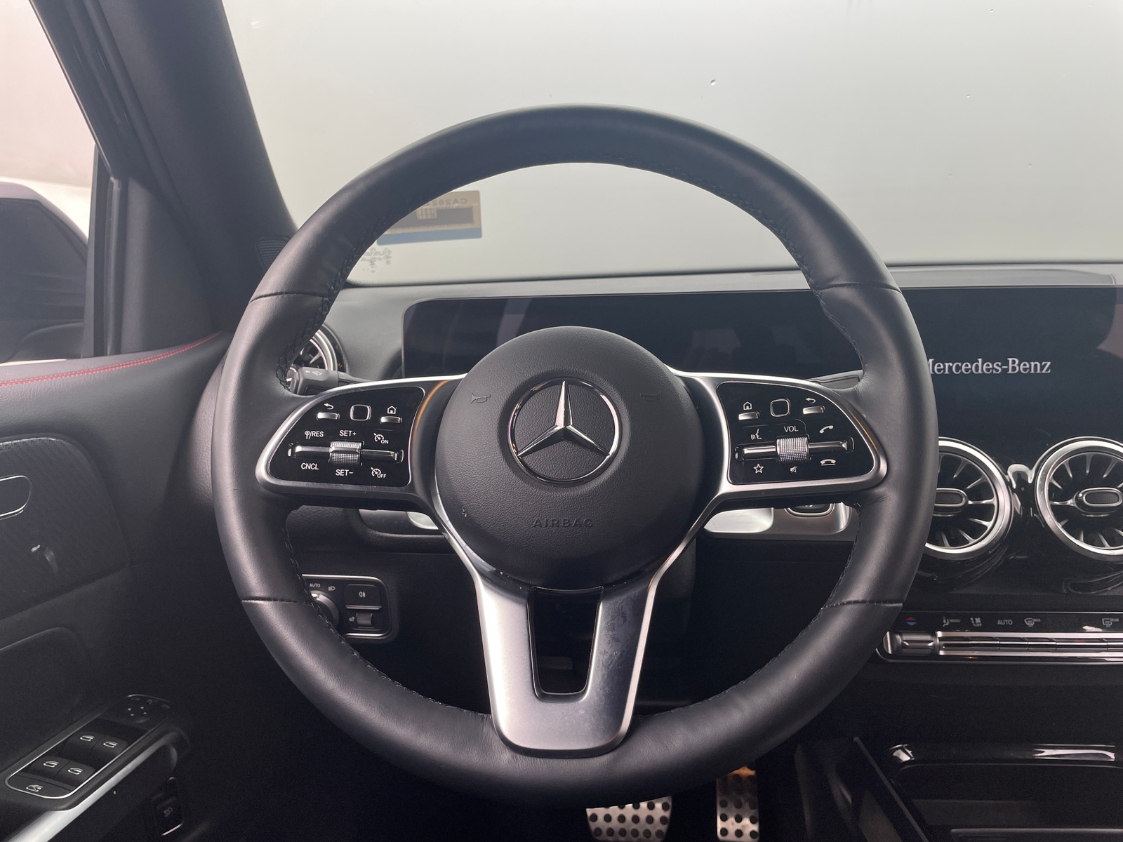 Thumbnail: 2023 Mercedes-Benz GLB - 4