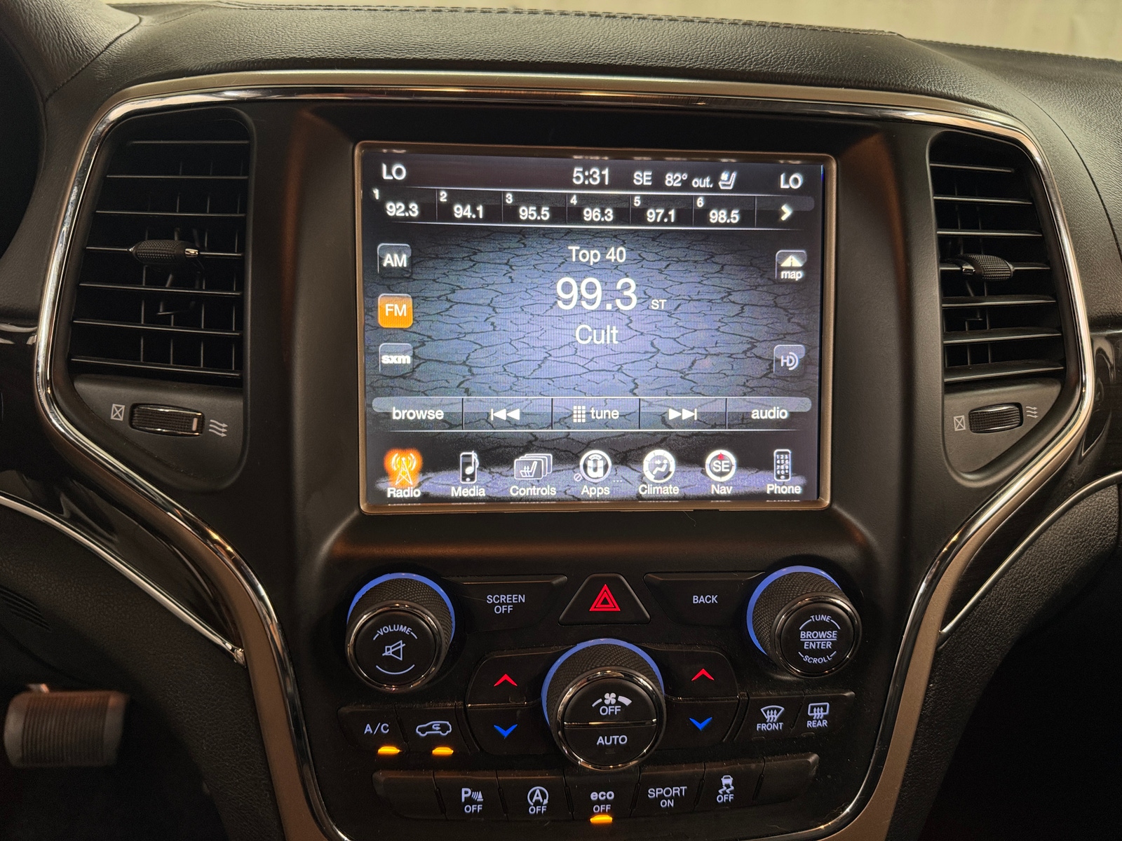 Thumbnail: 2017 Jeep Grand Cherokee - 3