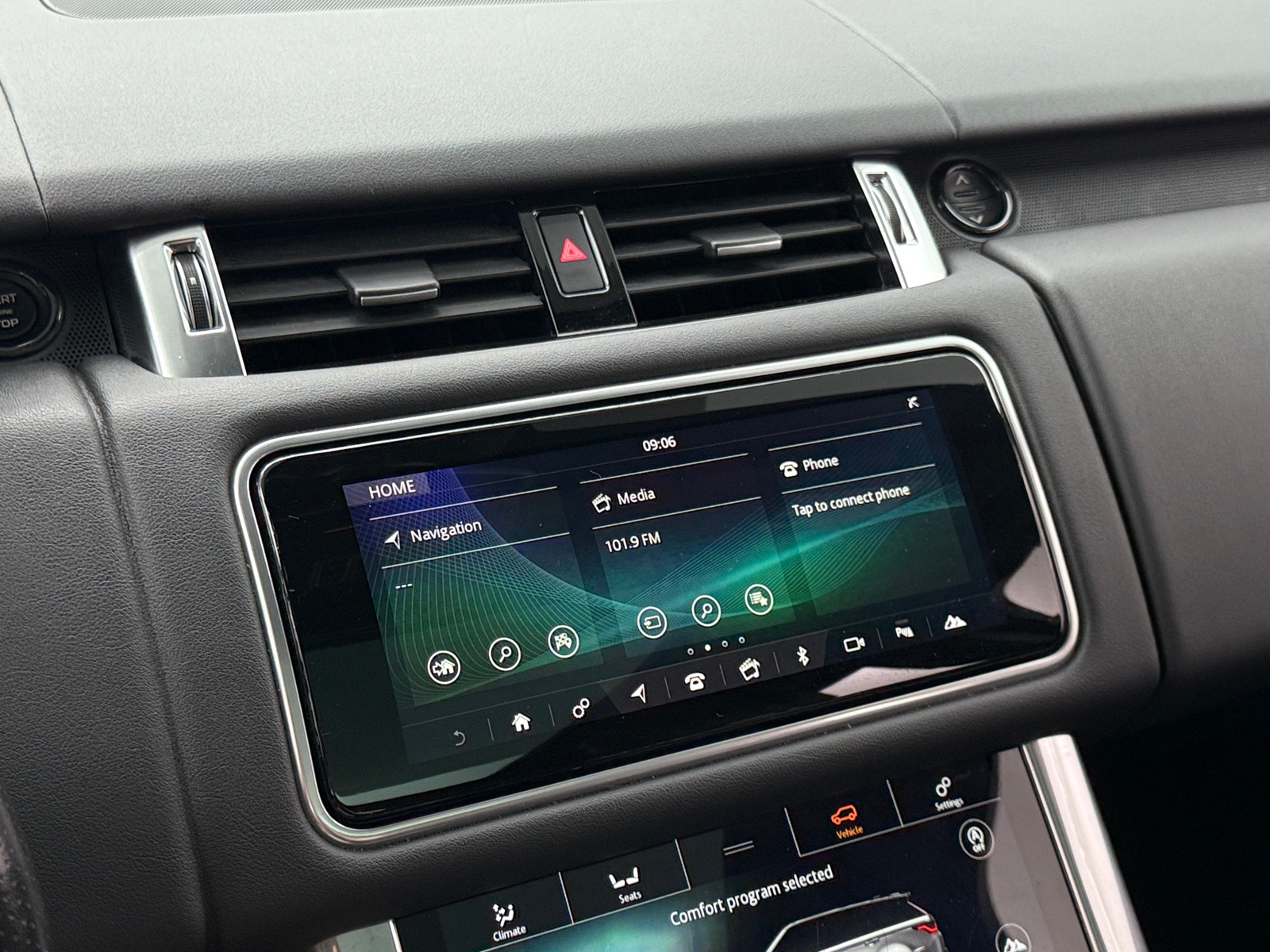 Thumbnail: 2020 Land Rover Range Rover Sport - 3