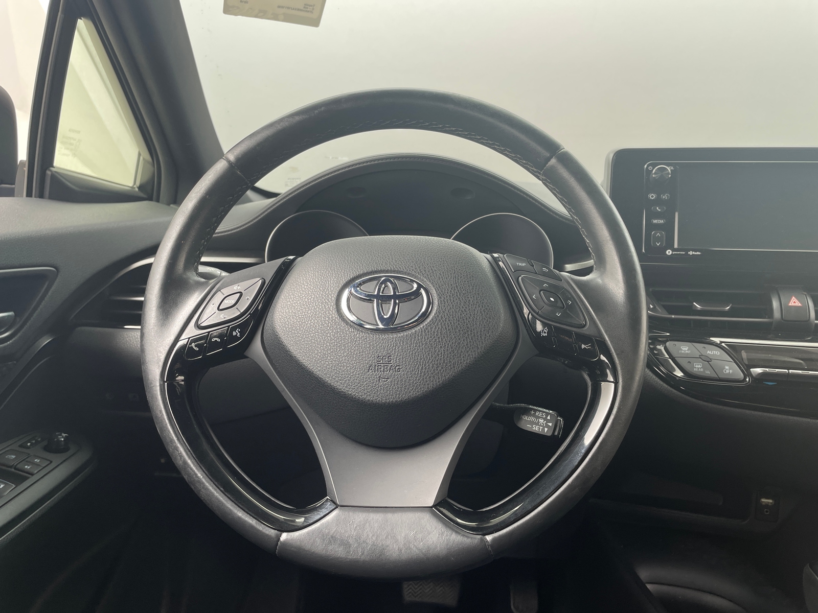Thumbnail: 2018 Toyota C-HR - 5