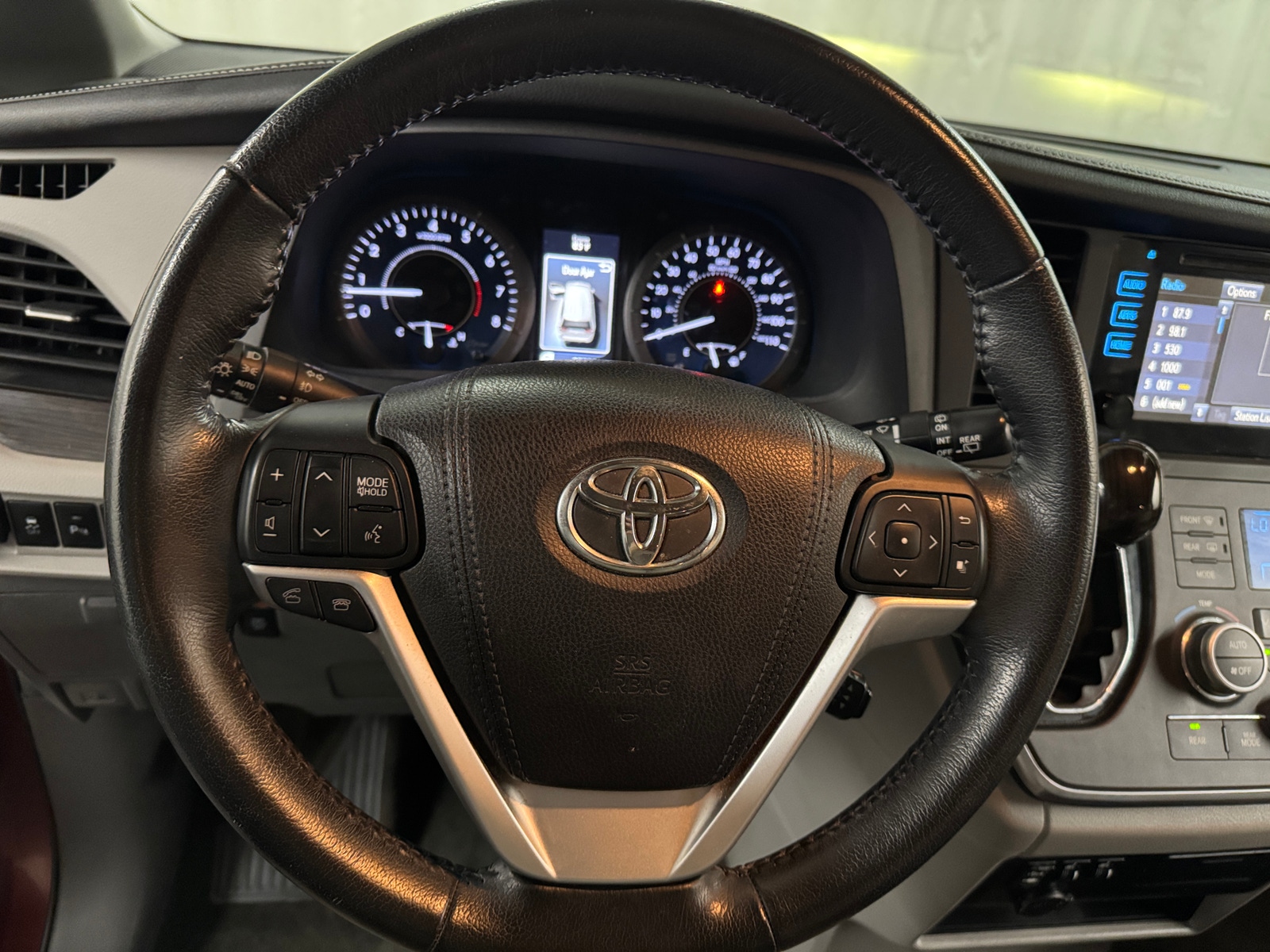 Thumbnail: 2015 Toyota Sienna - 4