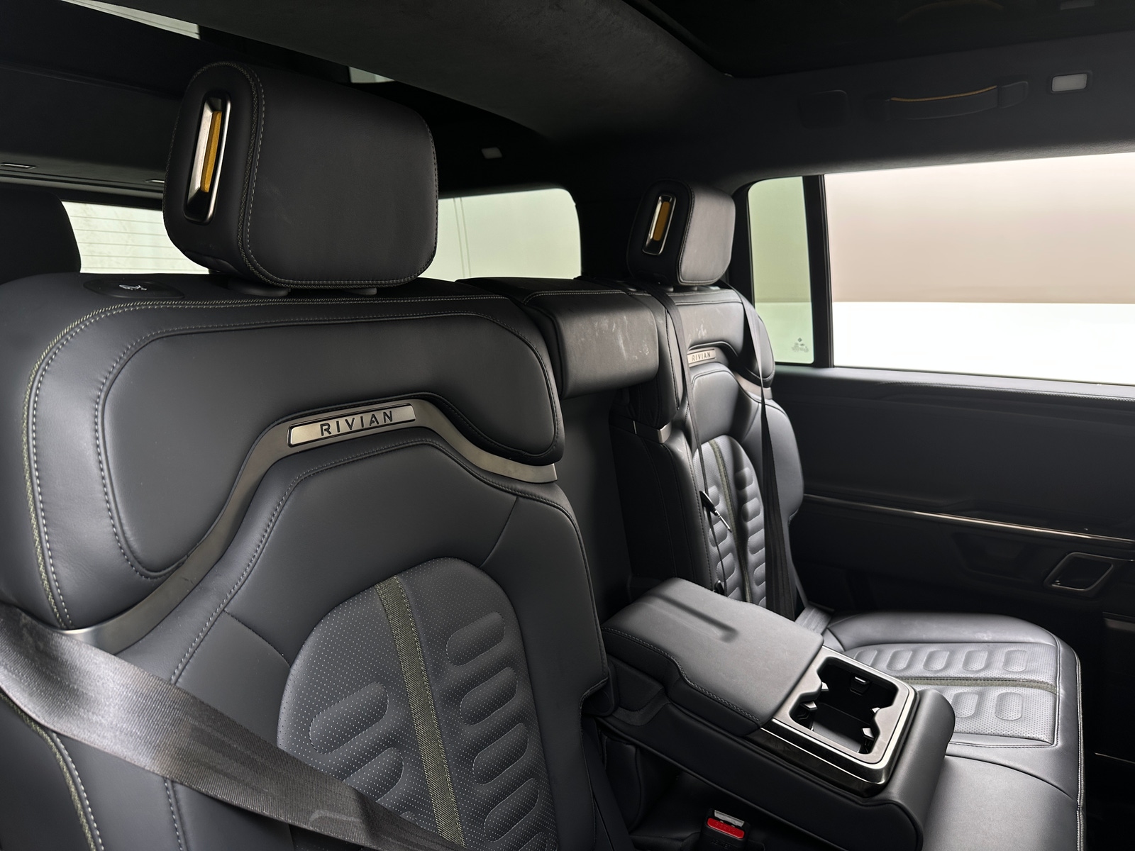 Thumbnail: 2023 Rivian R1S - 5
