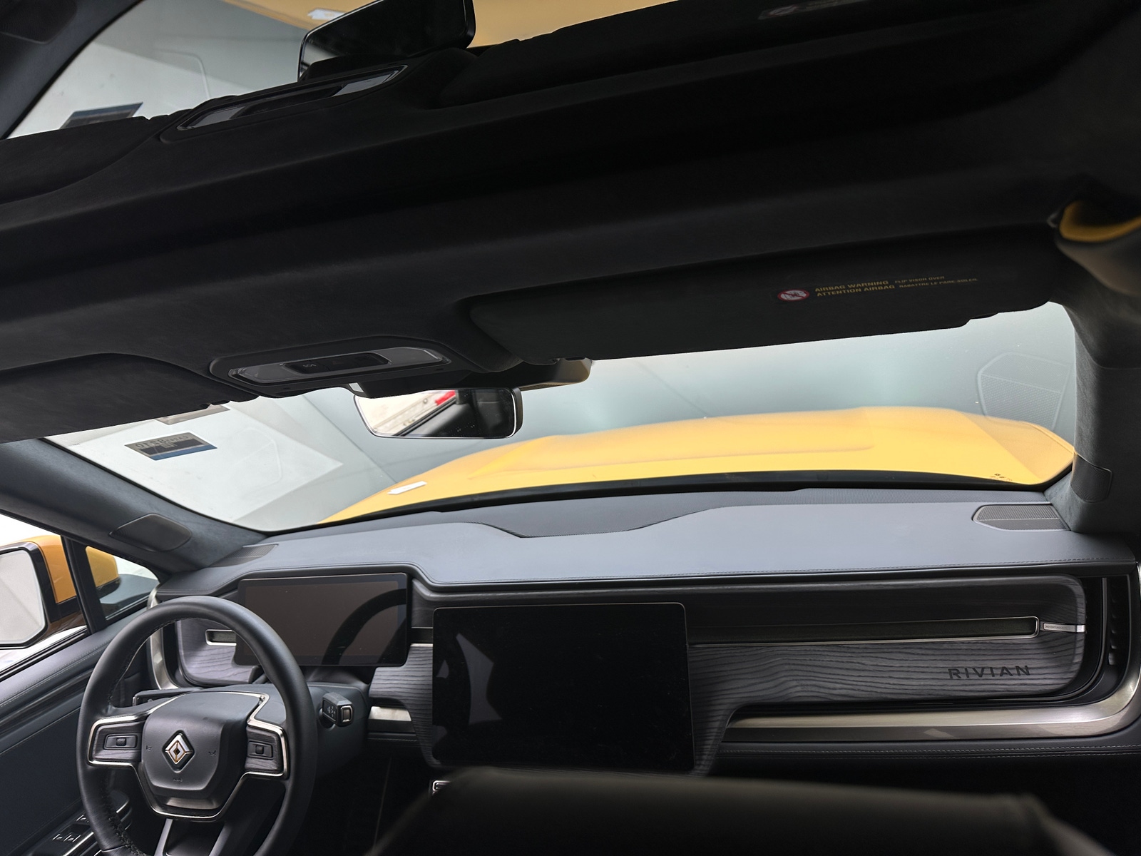 Thumbnail: 2023 Rivian R1S - 2