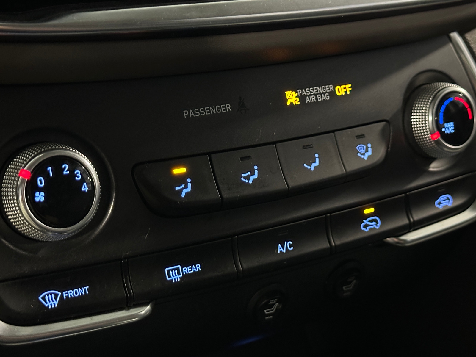 Thumbnail: 2020 Hyundai Santa Fe - 4