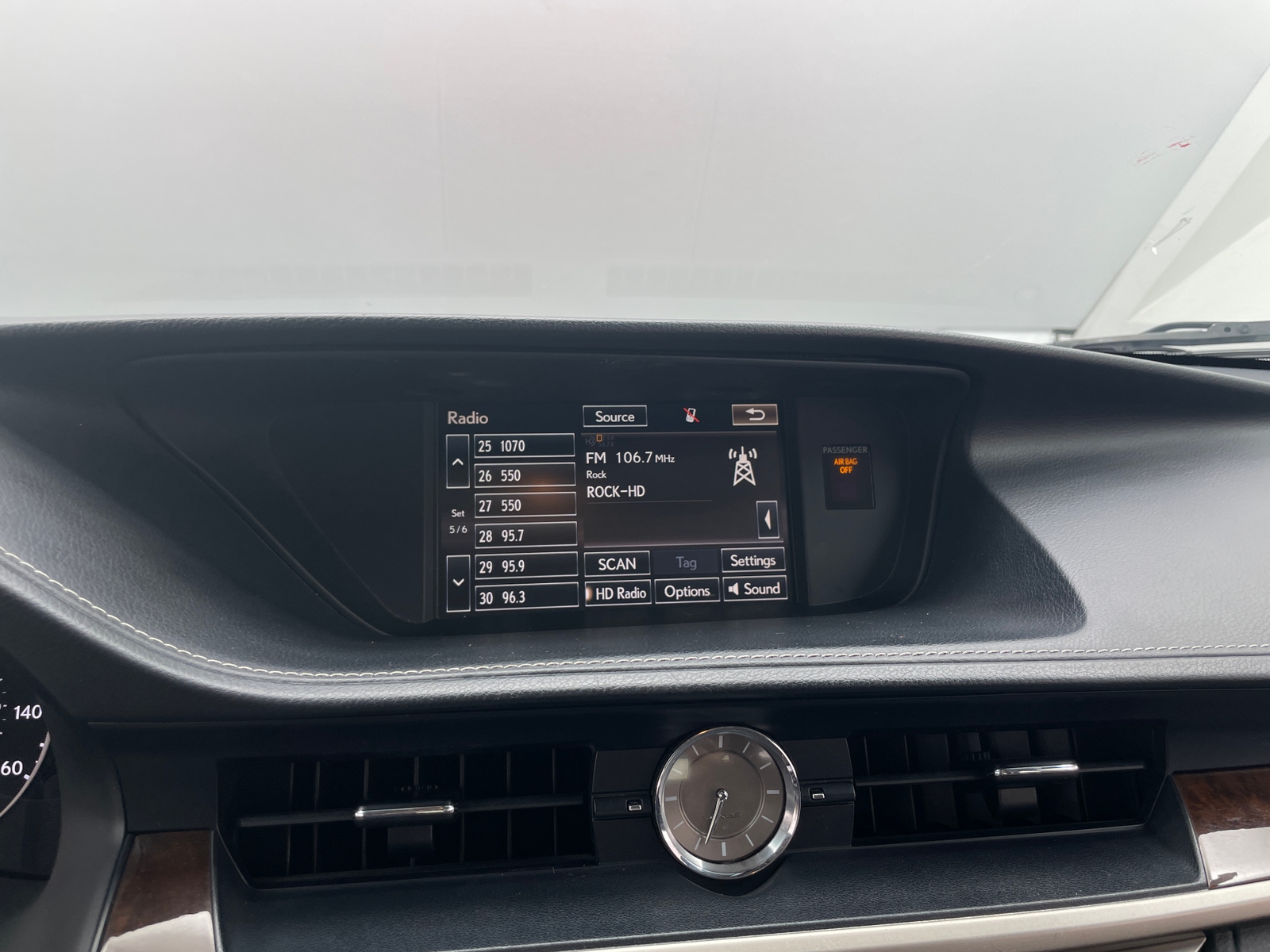 Thumbnail: 2015 Lexus ES - 3