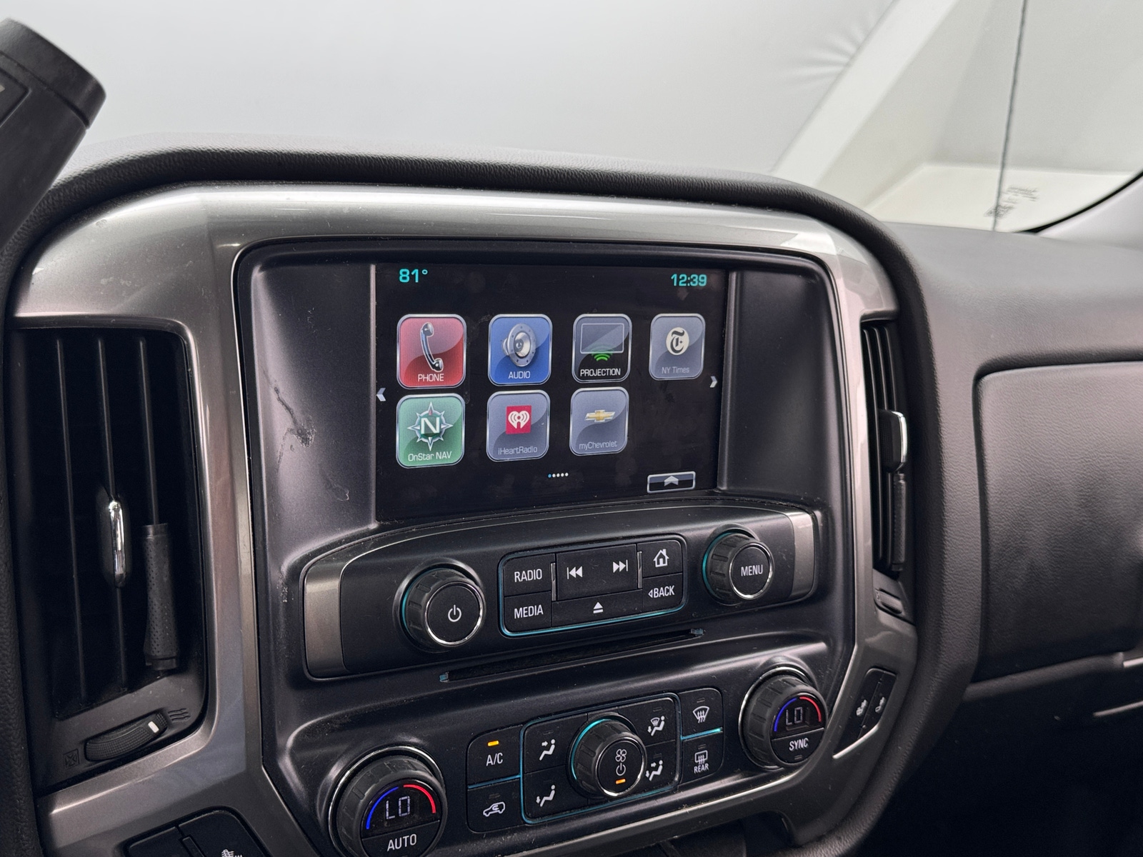 Thumbnail: 2018 Chevrolet Silverado 1500 - 3