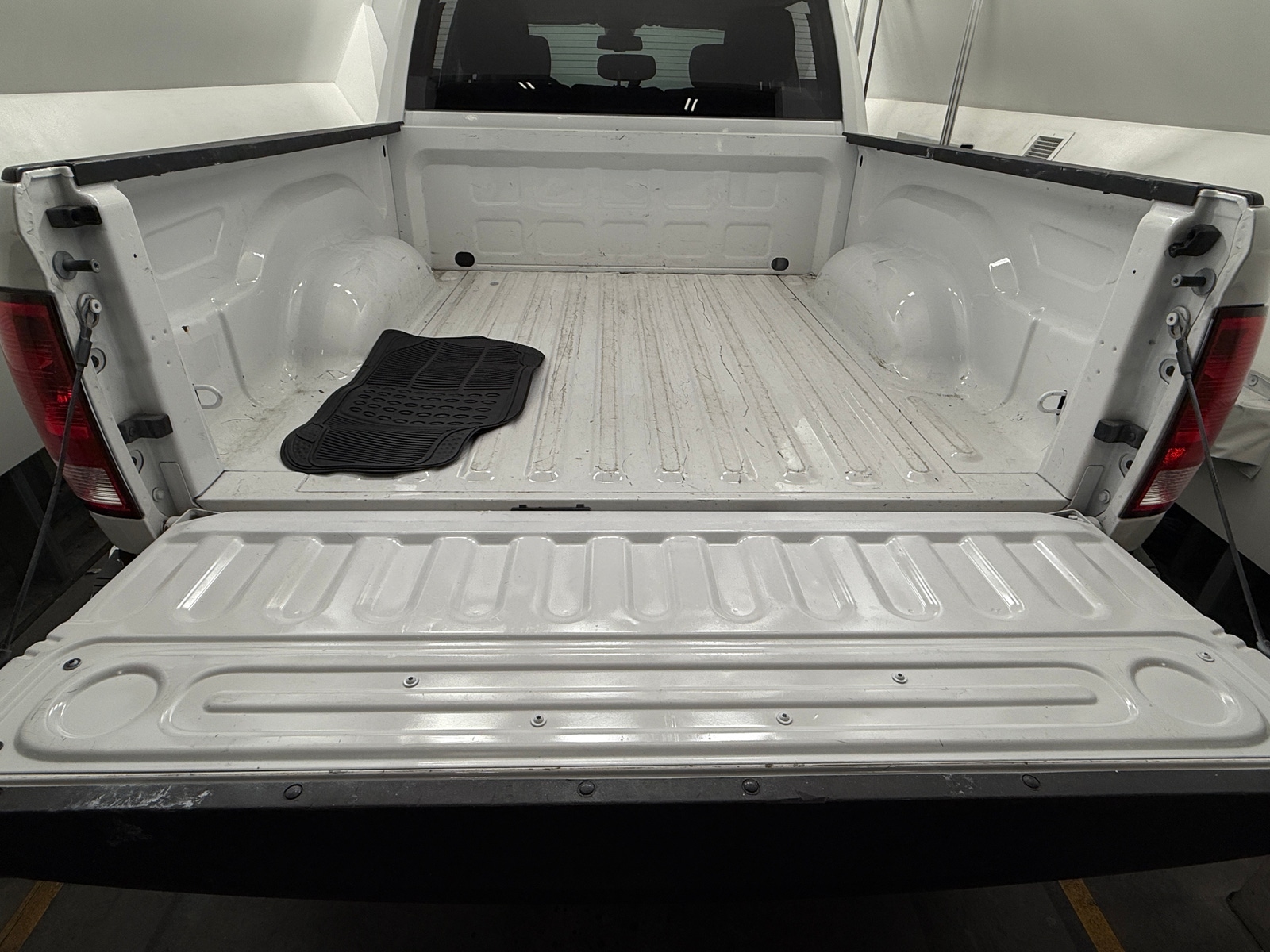 Thumbnail: 2023 RAM 1500 Classic - 7