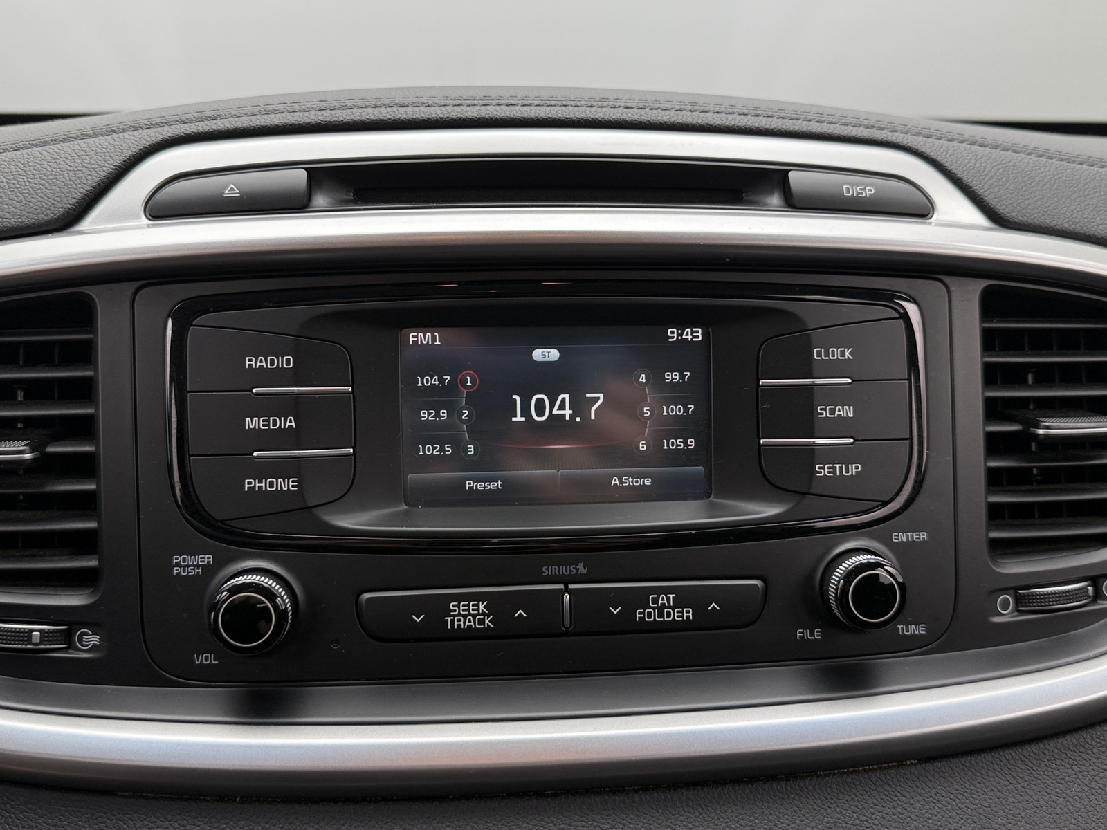 Thumbnail: 2017 Kia Sorento - 4