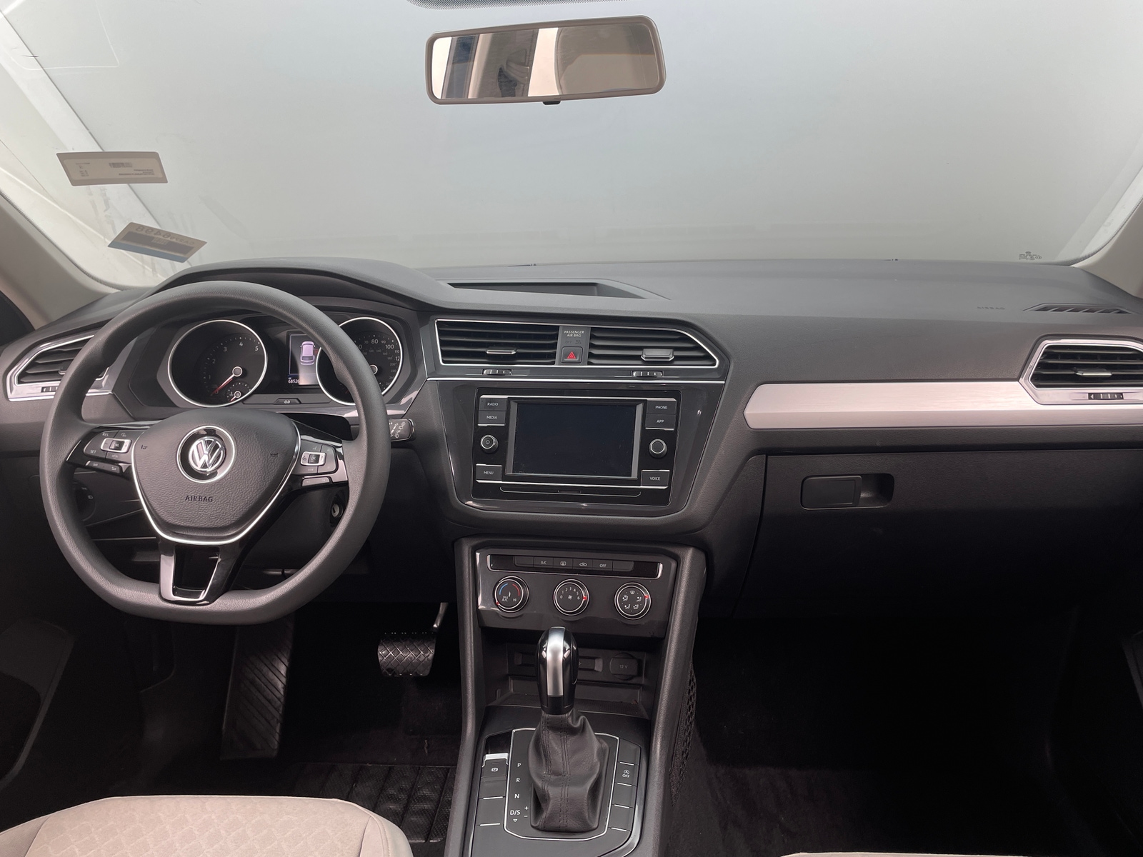 Thumbnail: 2020 Volkswagen Tiguan - 3