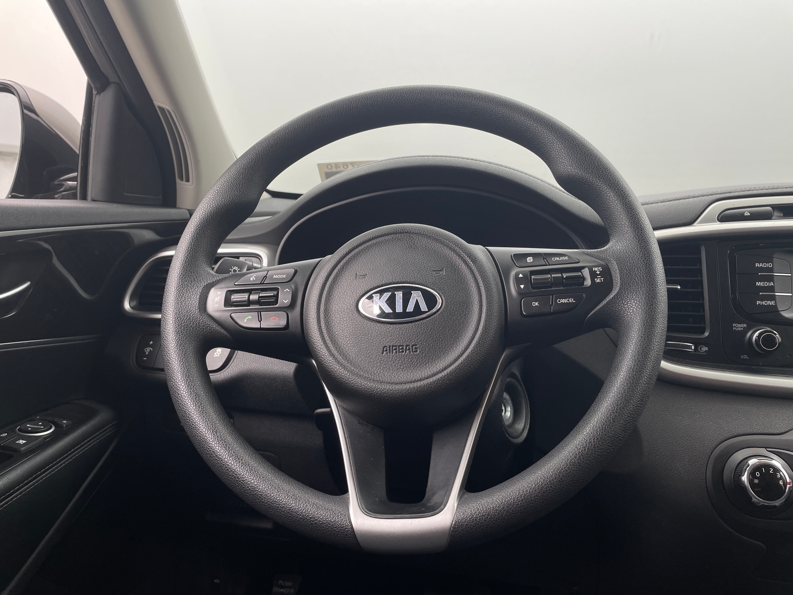 Thumbnail: 2017 Kia Sorento - 5