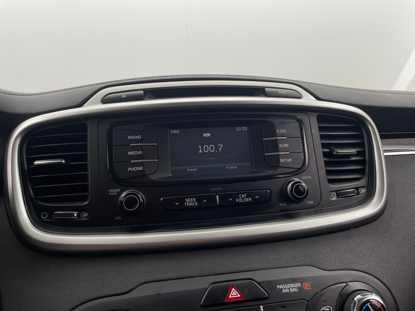 Thumbnail: 2017 Kia Sorento - 4