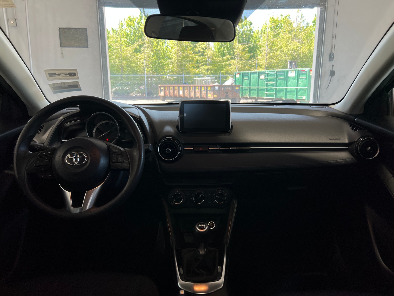 Thumbnail: 2017 Toyota Yaris iA - 3