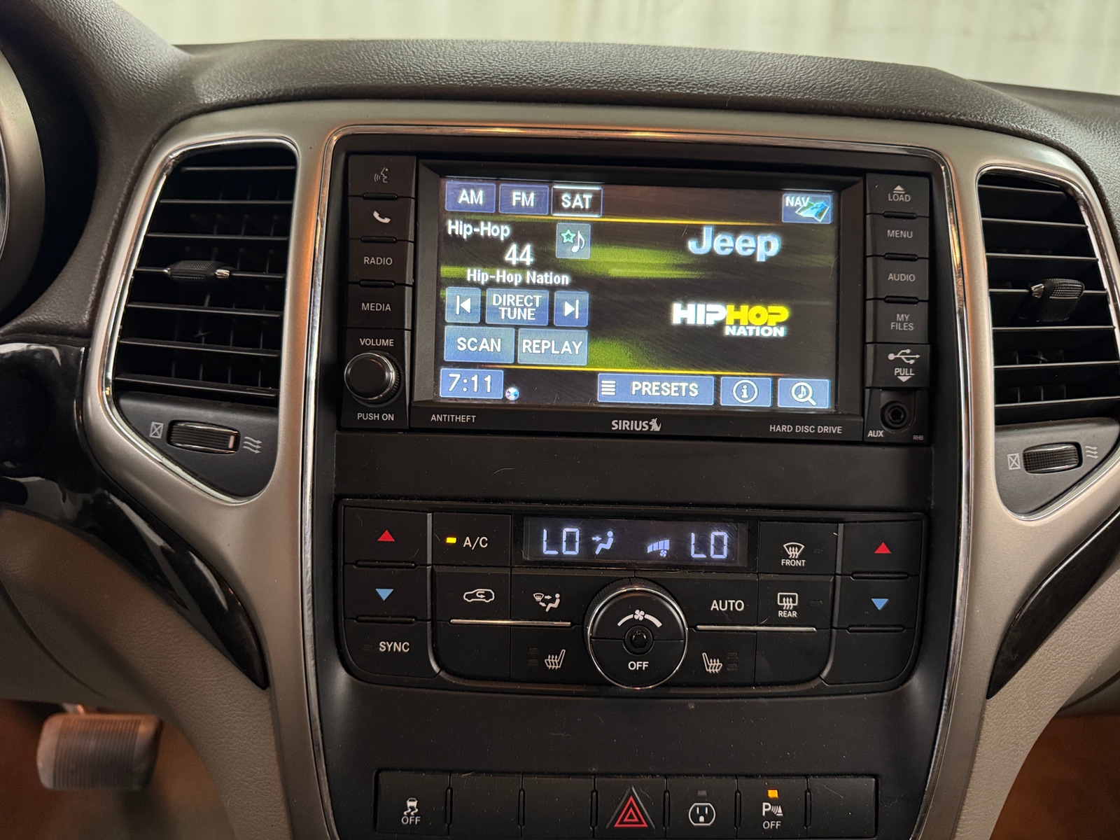 Thumbnail: 2013 Jeep Grand Cherokee - 4