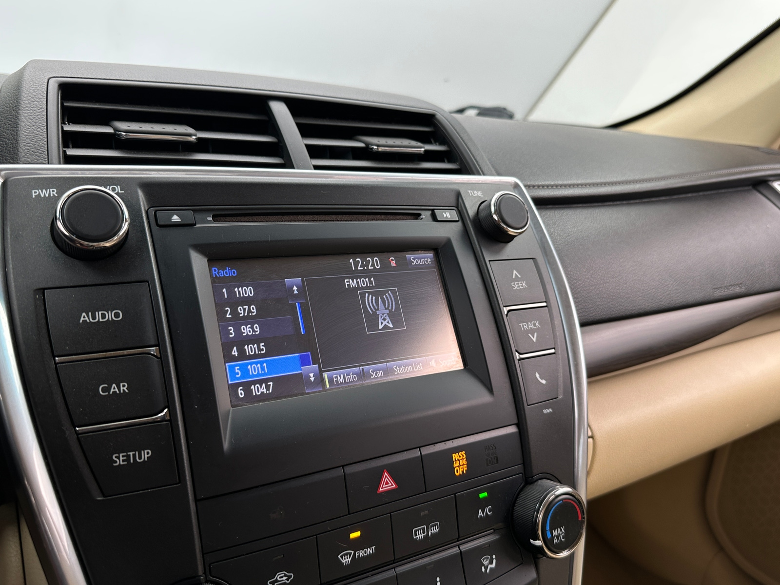 Thumbnail: 2016 Toyota Camry - 4