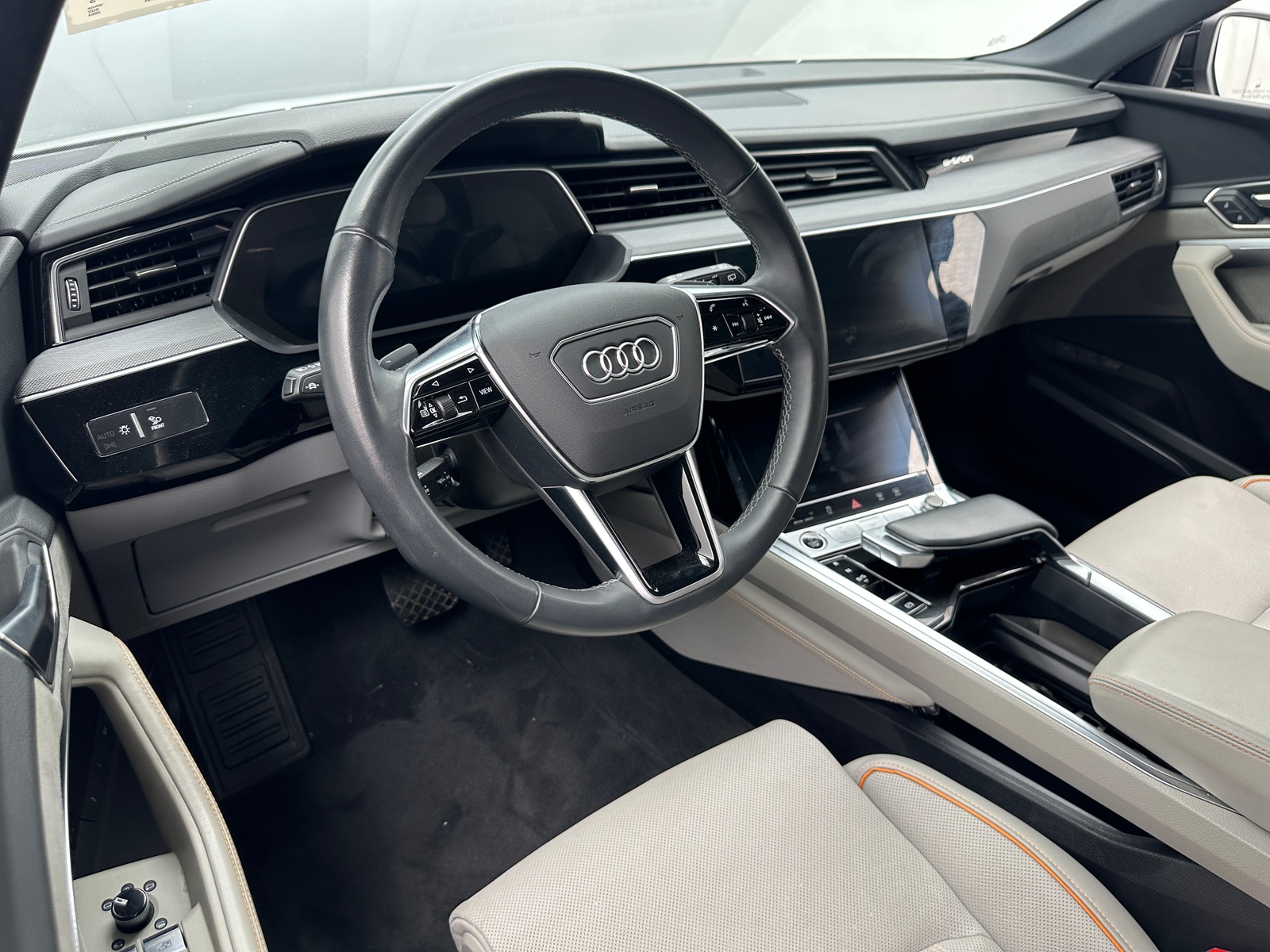 Thumbnail: 2024 Audi Q8 e-tron - 2