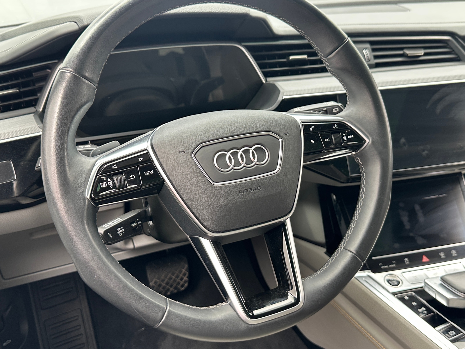 Thumbnail: 2024 Audi Q8 e-tron - 4