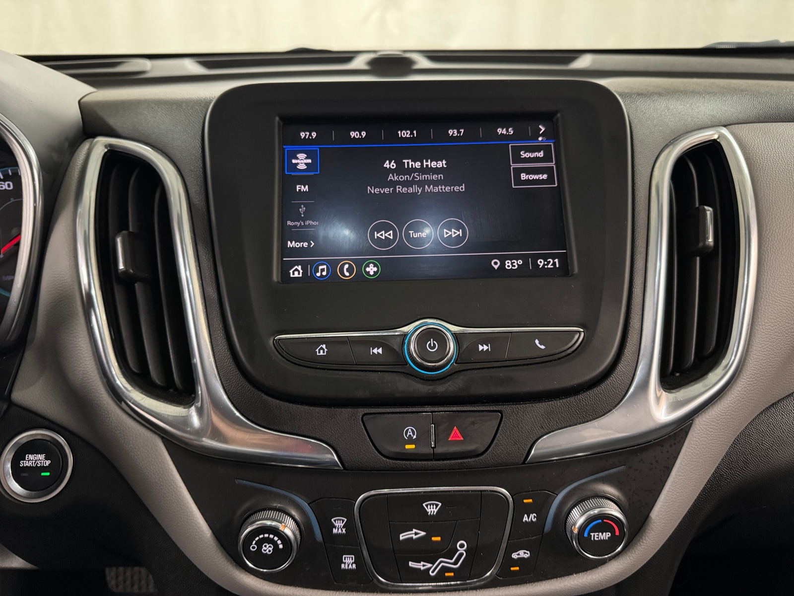 Thumbnail: 2023 Chevrolet Equinox - 4